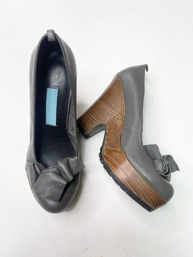 BETTY JACKSON HEELS 37 OTR