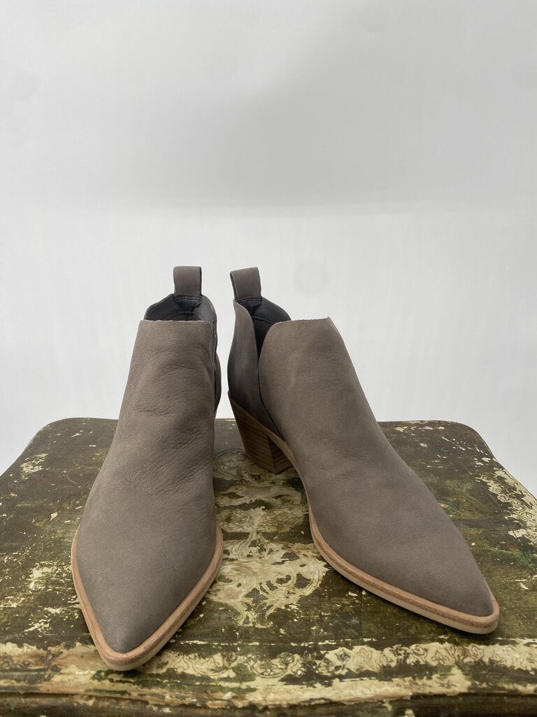 DOLCE VITA BOOT 8.5 OTR