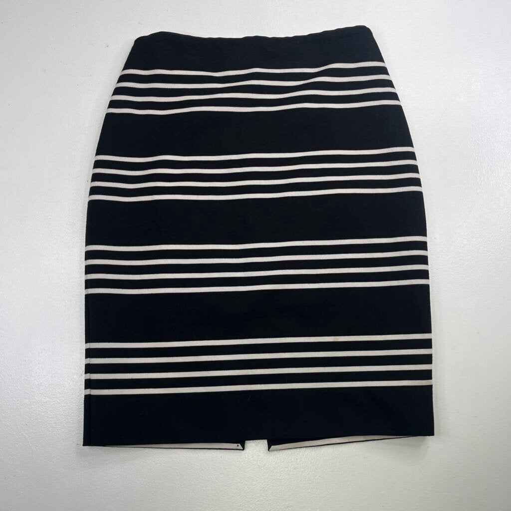 WHBM SKIRT 6 OTR