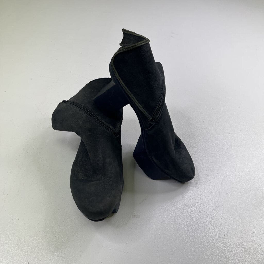 TRIPPEN HEELS 8.5 OTR