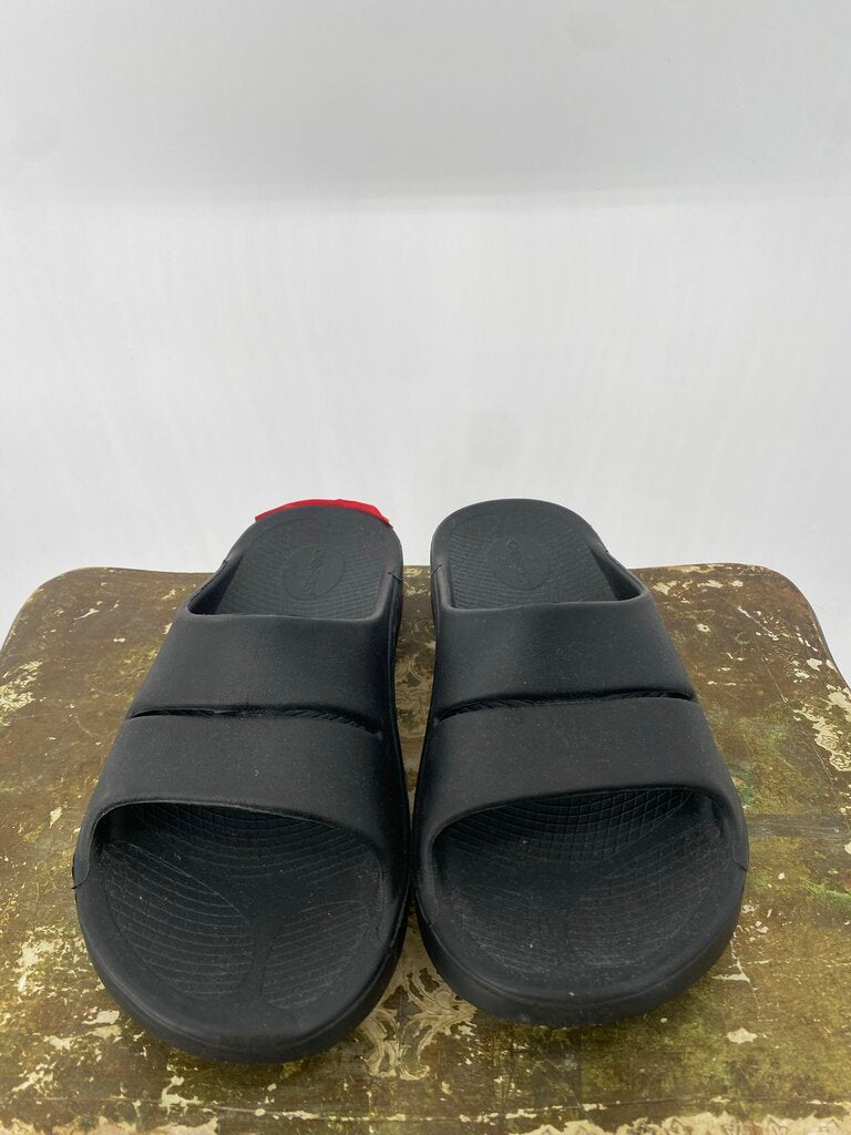 CROCS SHOES 9-11 MENSWEAR