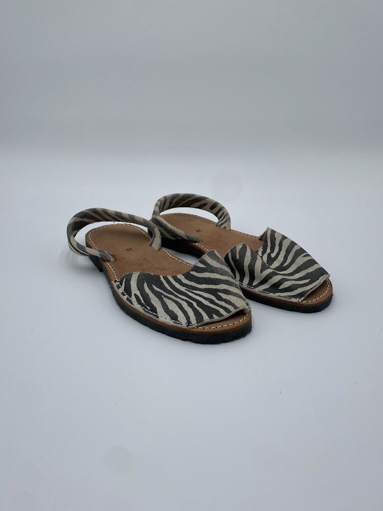 NO BRAND SANDALS 38 OTR