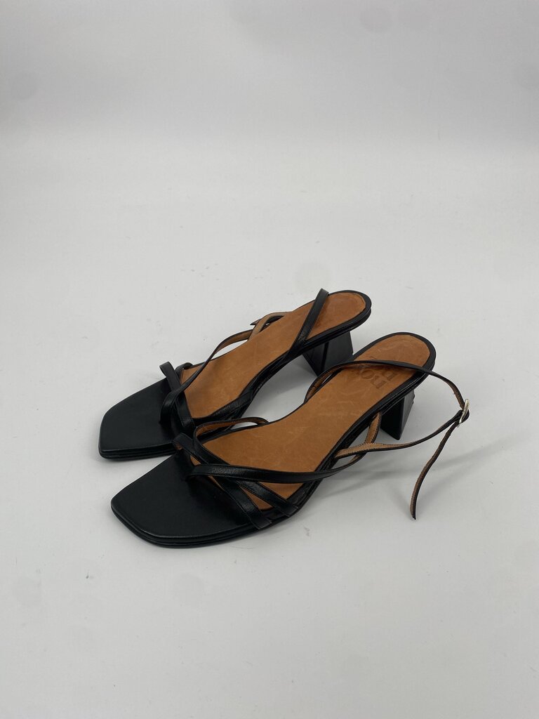 ZOU XOU SANDALS 8.5 PREMIUM